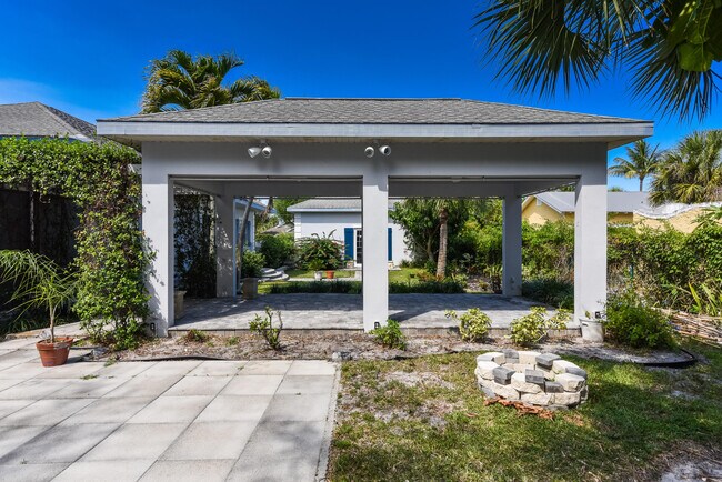 Building Photo - 11900 SE Plutus Ave