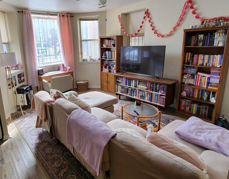 Building Photo - 1436 N Maplewood Ave