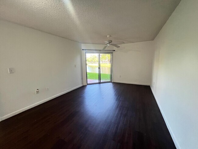 Building Photo - 9875 Nob Hill Ct