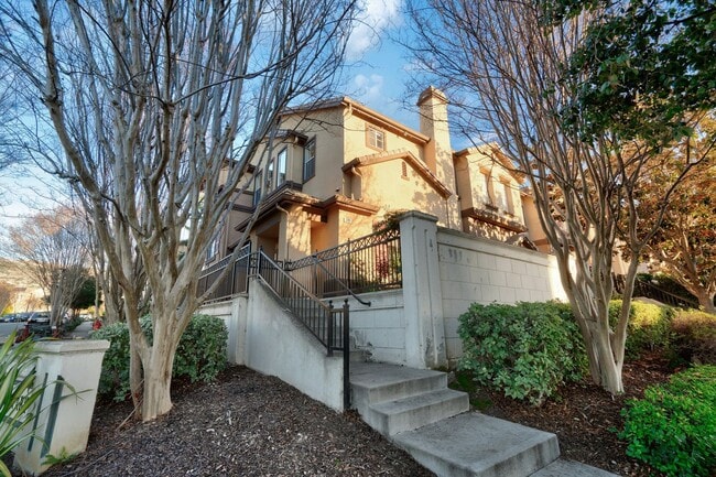 Building Photo - UPGRADED TOWNHOME OFFERS UTMOST CONVENIENCE