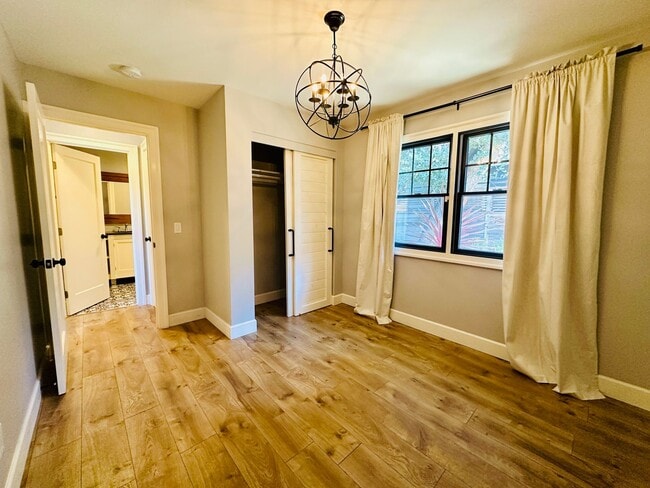 Building Photo - Beautiful Remodeled 2bd Home w/Laundry, Pr...
