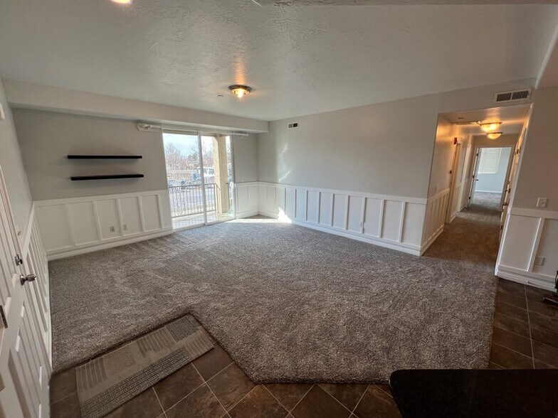 Building Photo - 610 N 400 W