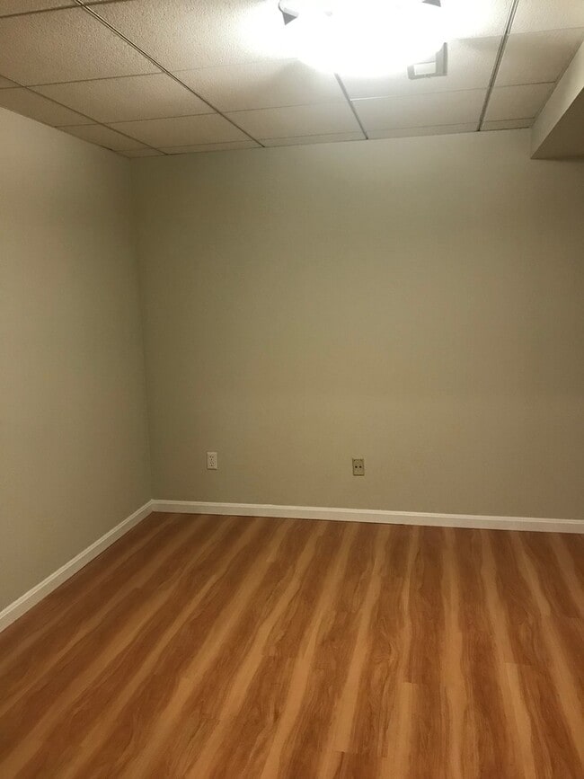 Building Photo - Solon 4 Bedroom Rental