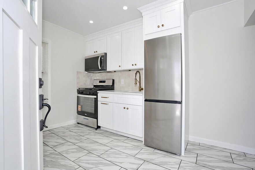 Building Photo - 31 Rea Ave