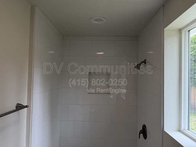 Building Photo - 1246 Hughes St