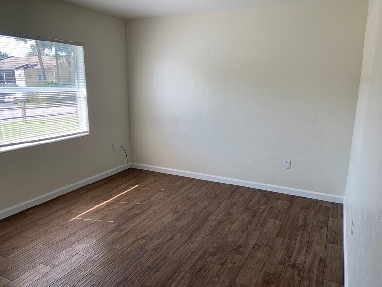 Building Photo - 127 E Kentucky Ave