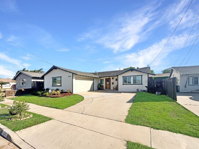 Primary Photo - Stunning 3BD/1.5 BA W/ Attached Garage & P...