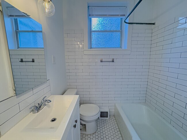 Building Photo - 336 Lombard St