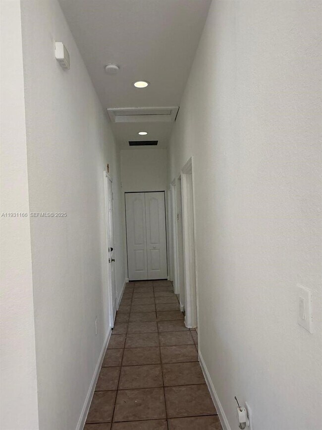 Building Photo - 2221 NE 37th Terrace