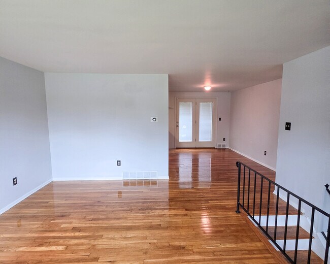 Building Photo - 408 Hazelnut Dr