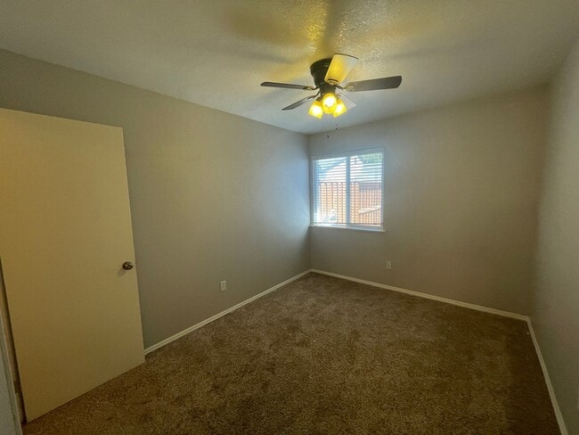 Building Photo - 2 bedroom single story with attached 2 car garage!