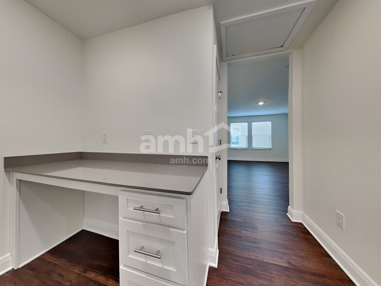 Building Photo - 27550 St Andrews Ave