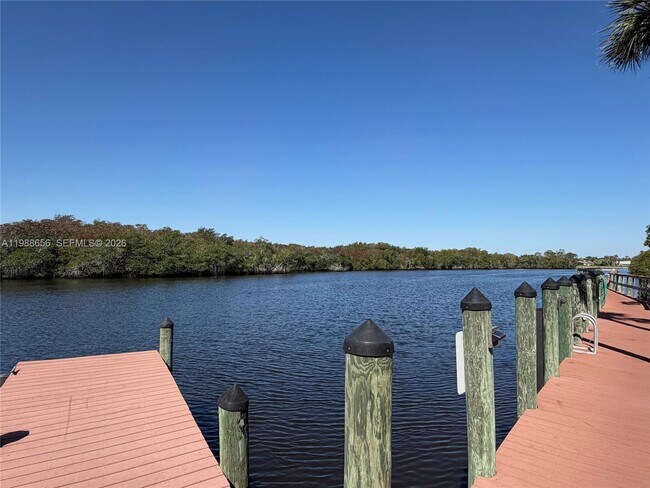 Building Photo - 301 SW South River Dr