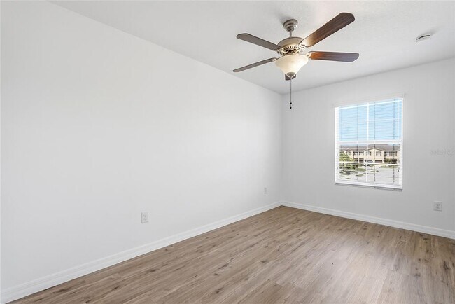Building Photo - 12942 Utopia Gdns Wy