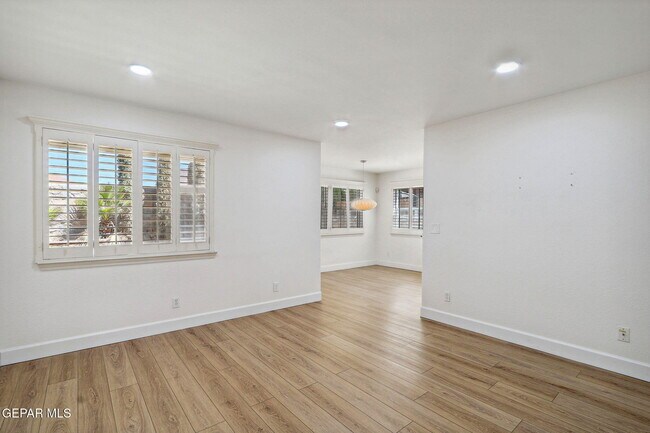 Building Photo - 7089 Luz De Espejo Dr
