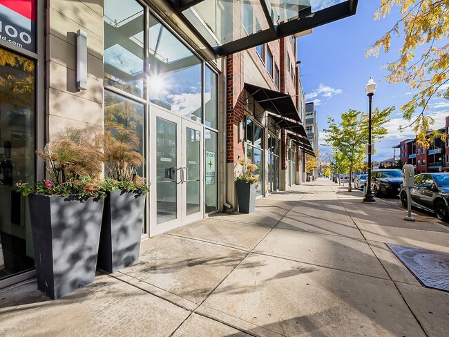 Building Photo - AVAILABLE NOW! Modern and Upscale 2-Bed Condo in Downtown Royal Oak
