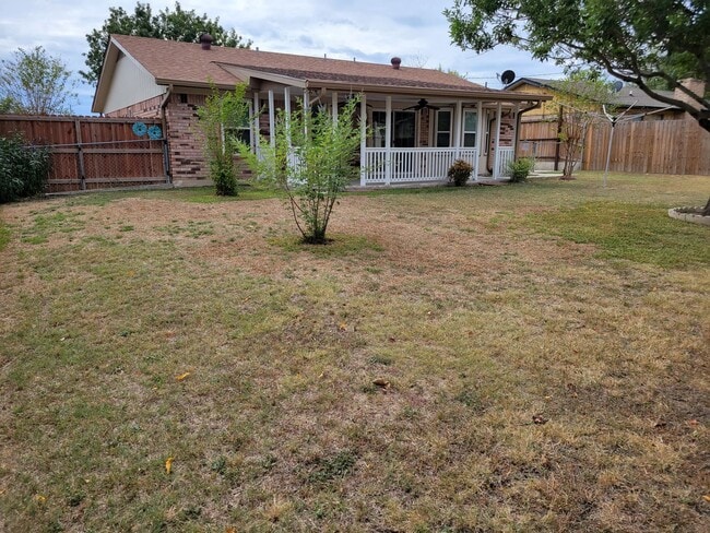 Building Photo - 3bd/2ba house close to major shopping, restaurants, and Ft. Hood!