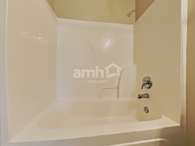 Building Photo - 1428 Box Circle