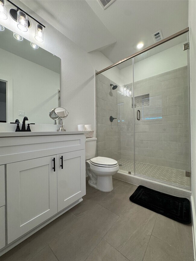 Building Photo - 6630 Escondido Dr