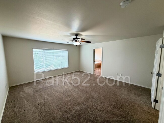 Building Photo - Puyallup 4 Bedroom 2.5 Bath Single Family Home