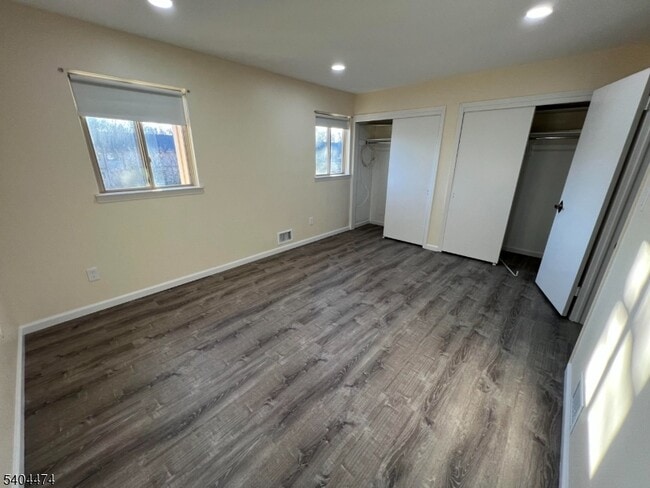 Building Photo - 124 Chelsea Way