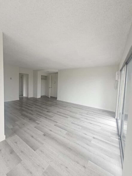 Building Photo - 1551 S Sherbourne Dr