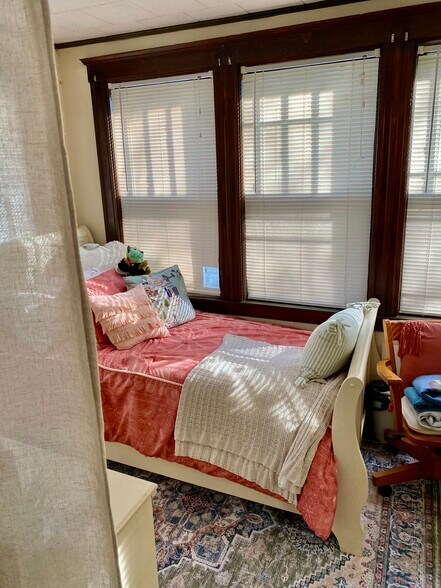 Building Photo - 171 Hillside St