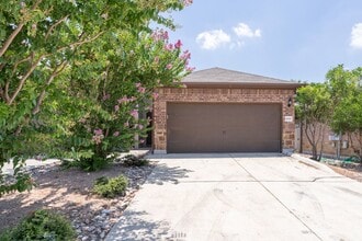 Building Photo - Nice 3 Bedroom Duplex located in New Braunfels!