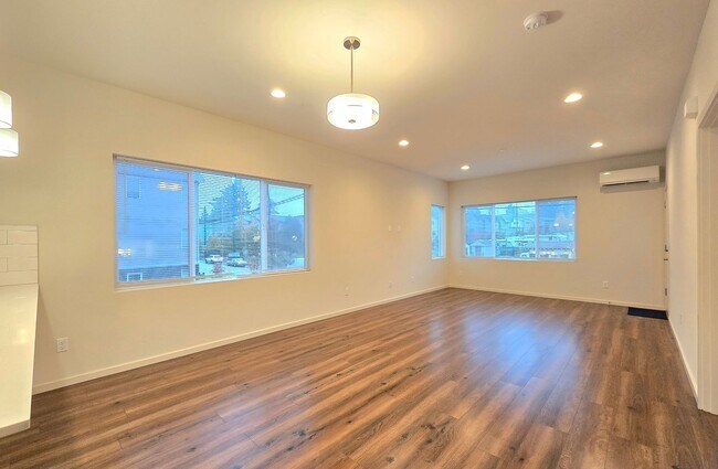 Building Photo - 4 Bedroom Townhome in Monroe - Pet Friendly - 1/2 1st Month Rent!