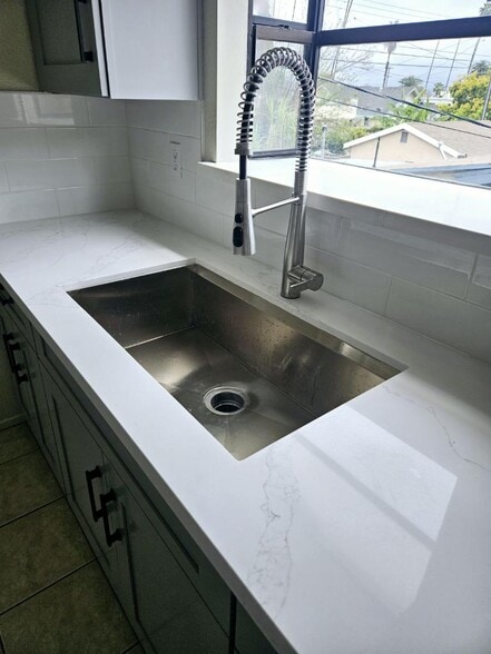 Building Photo - 220 Marguerita Ave