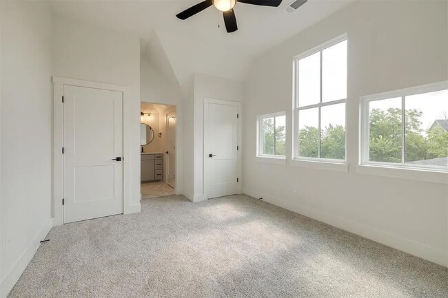 Building Photo - 29786 Vineyard Mdw Rd