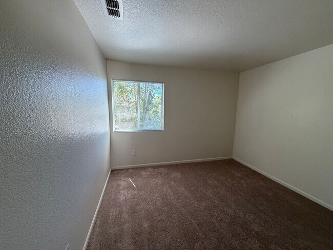 Building Photo - Large Corner Lot
