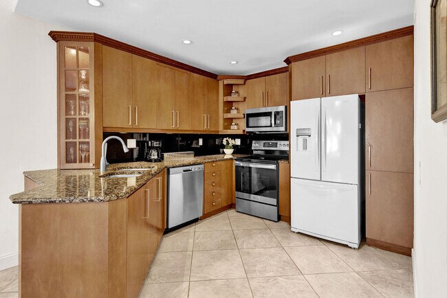 Building Photo - 121 Waterside Dr