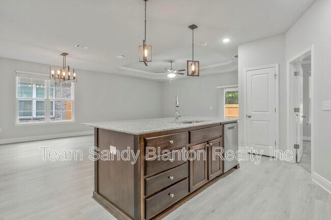 Building Photo - 5402 Parkside Dr
