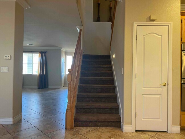 Building Photo - 205 Valare St