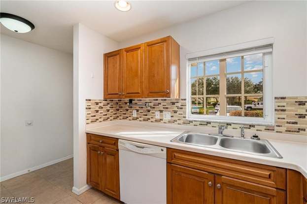 Building Photo - 9430 Ivy Brook Run