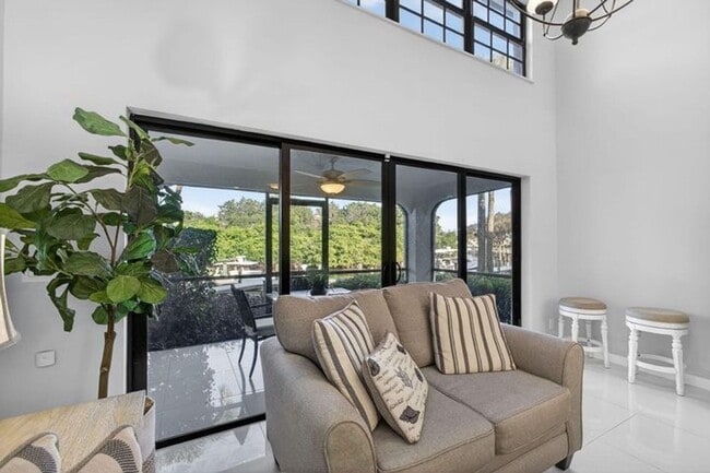 Building Photo - 2320 Treasure Isle Dr