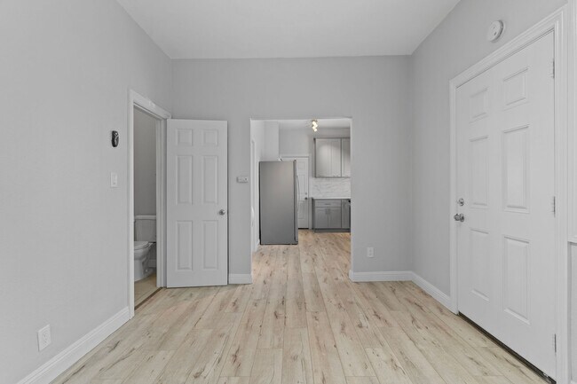 Interior Photo - 338 - 350 E. 7th St.