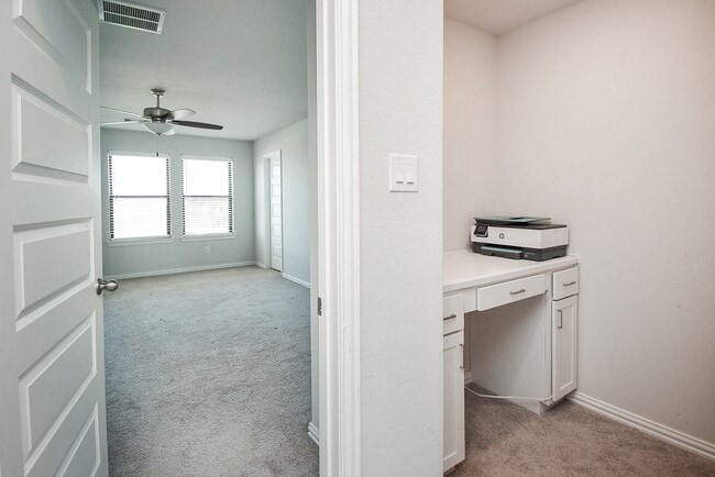 Building Photo - 27950 Western Crk Ct