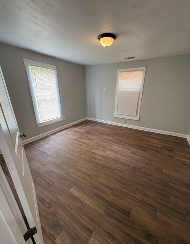 Building Photo - Cozy & Comfortable Newly Renovated 3 Bedroom Home in Hyde Park Area