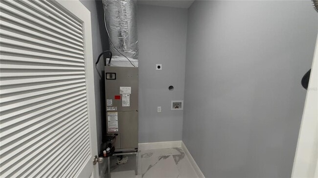 Building Photo - 708 S Thacker Ave