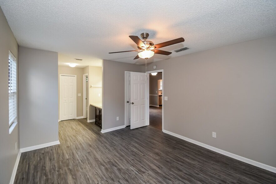 Building Photo - 1464 Rose Hill Dr W