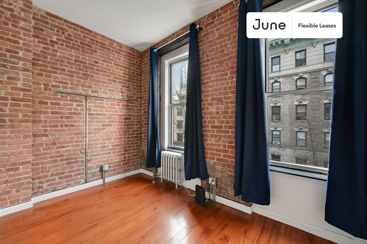 Building Photo - 351 W 46th St