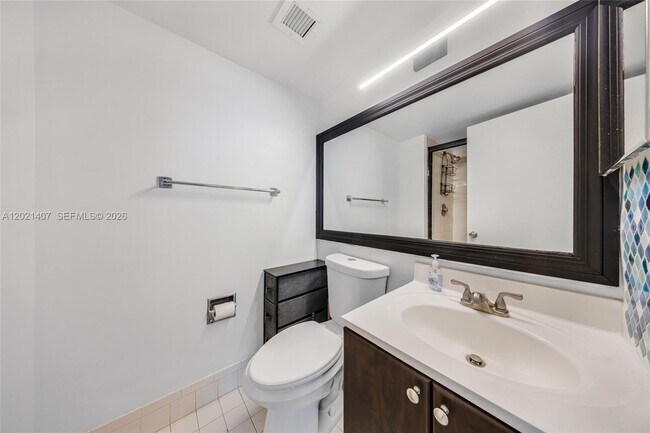 Building Photo - 5880 Collins Ave