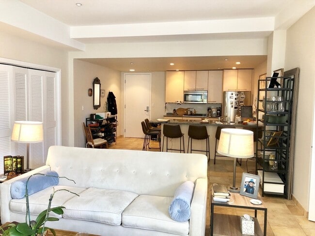 Building Photo - 35 Fay St