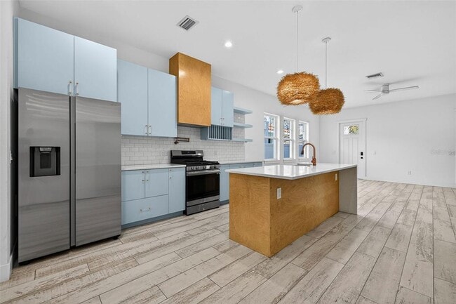 Building Photo - 611 24th Ave N