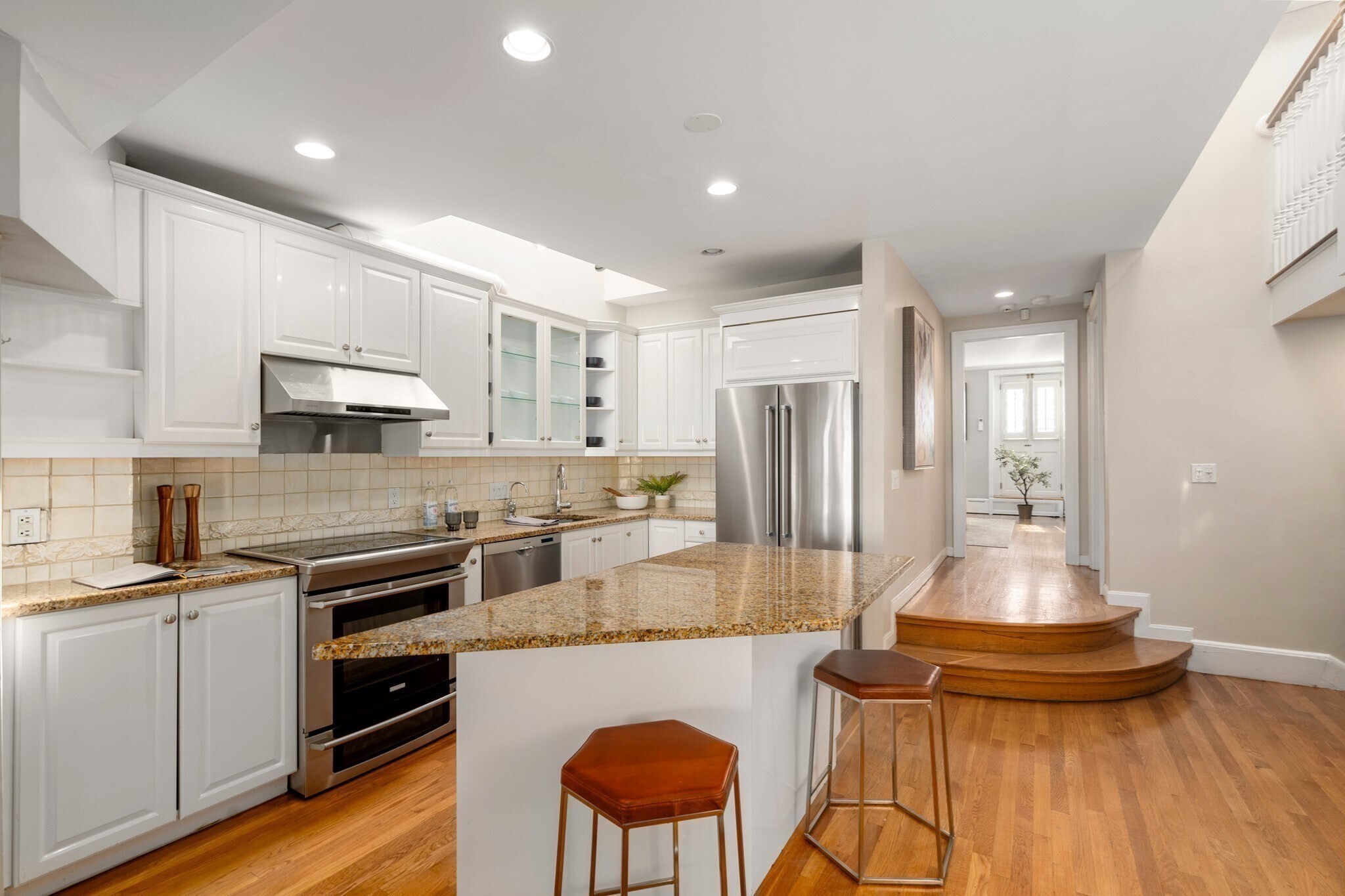 Building Photo - 458 Beacon St