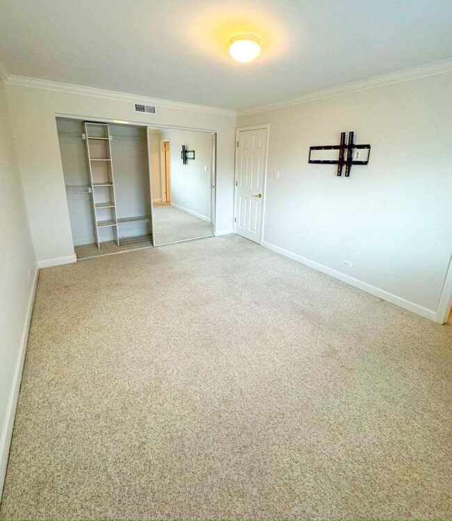 Building Photo - 675 Grove Terrace