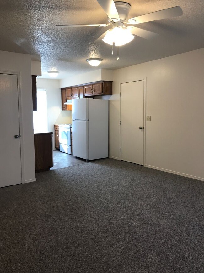 Building Photo - 1500 W Rainey St