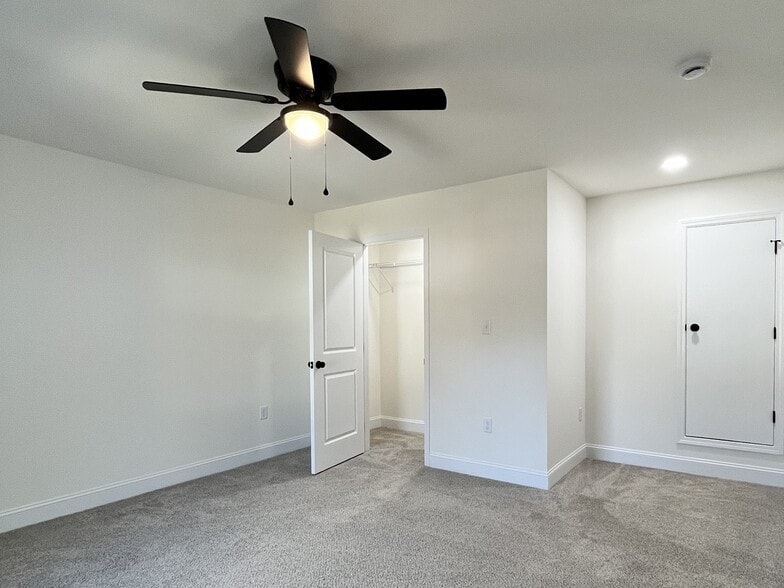 Building Photo - 118 Roland Ave